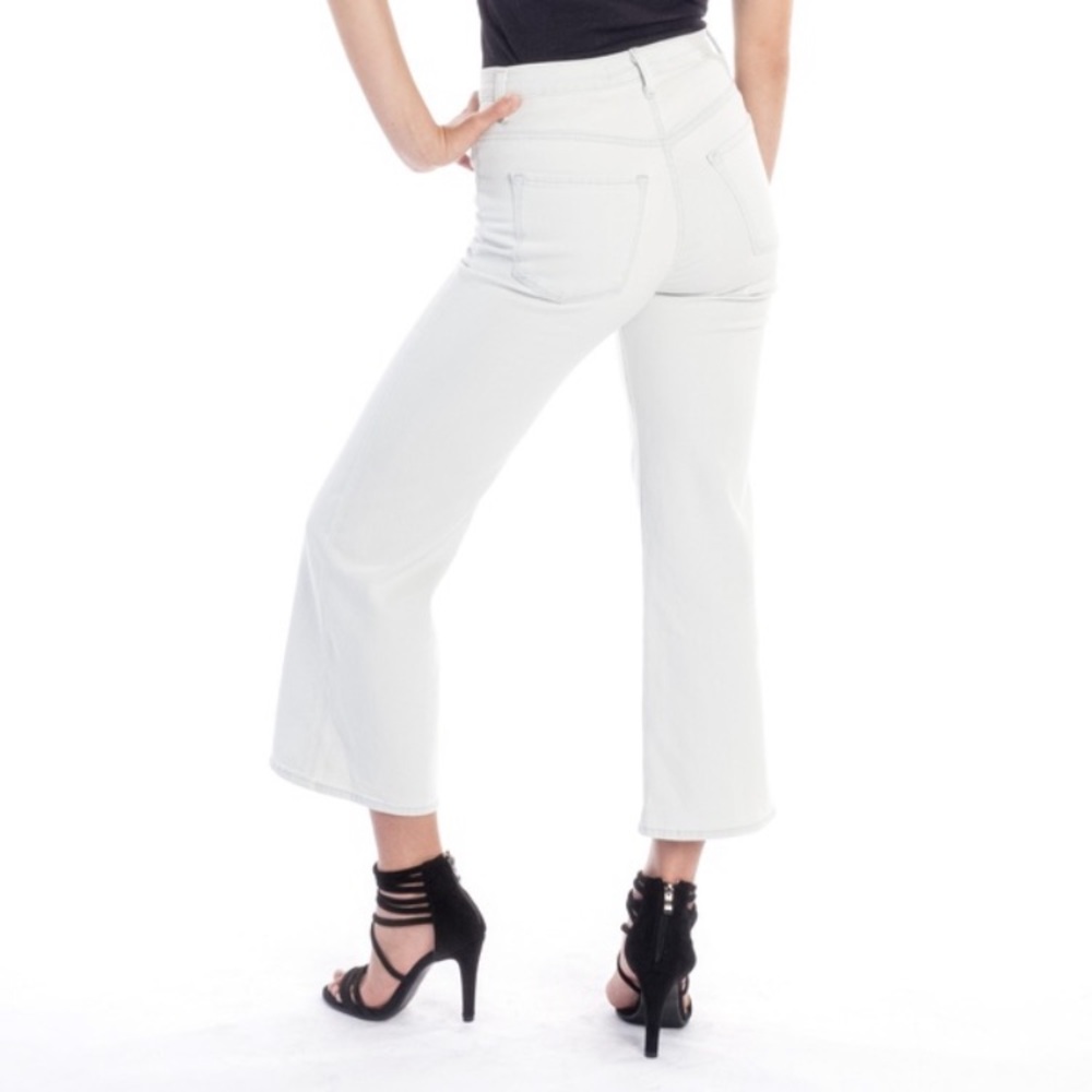 SOLD! J Brand || Joan Crop Jean in Powdered - Picture 4 of 8